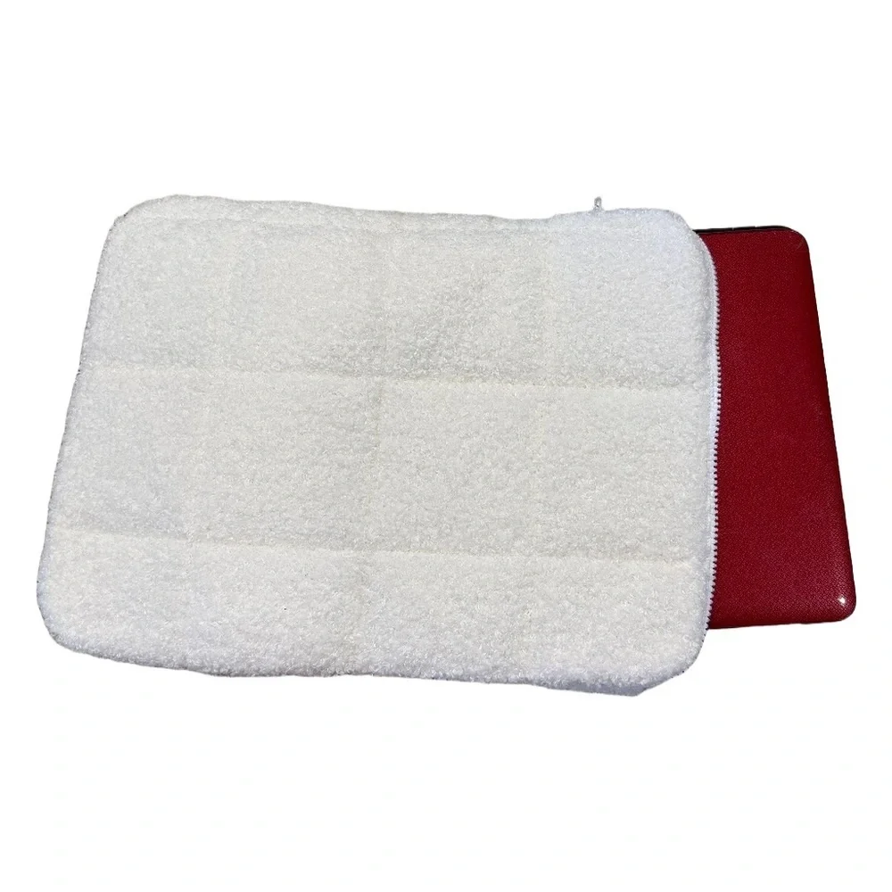 Laptop Case White Fuzzy Quilted, Accommodates Up To 16 inch Laptop